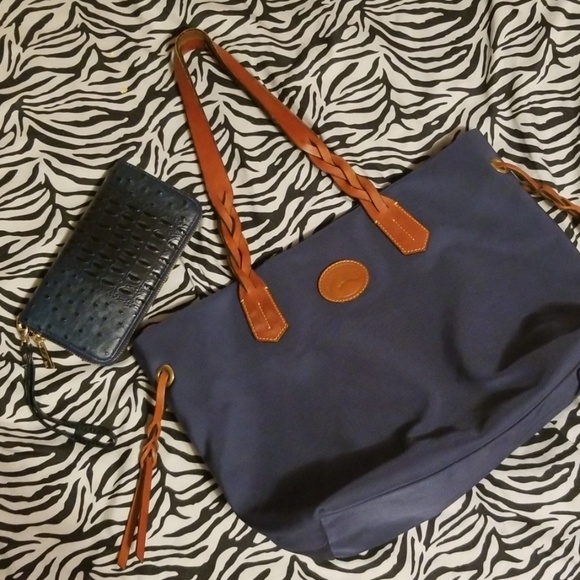 Dooney & Bourke Handbags - Navy Dooney tote shopper leather / canvas & wallet